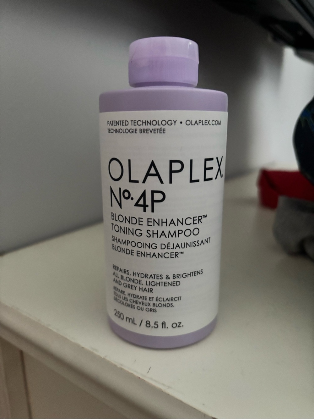 OLAPLEX No.4P Blonde Enhancer Toning Shampoo - Lavender & White